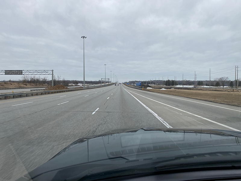 We're a bit further down Highway 417 and there's still almost no traffic.